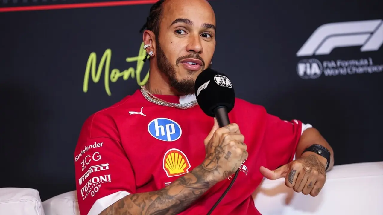 El corredor brit&aacute;nico de Ferrari, Lewis Hamilton, en una rueda de prensa. / EP