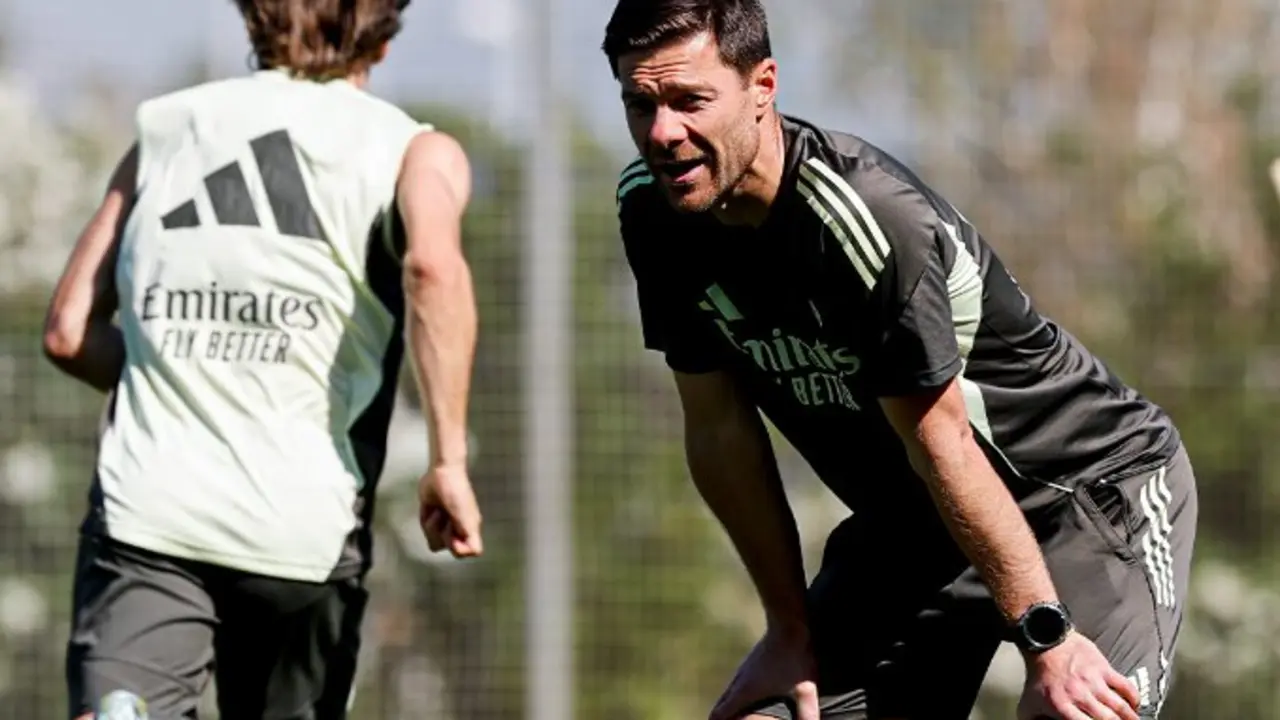 Xabi Alonso entrenando al Real Madrid antes del Mundial de Clubes. / RMCF