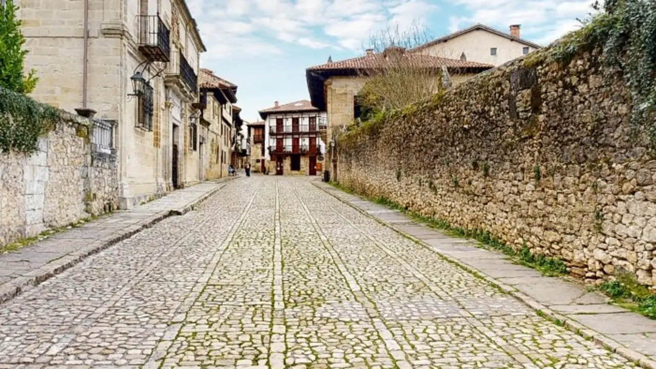 La calle m&aacute;s fotografiada de Cantabria. / A.E