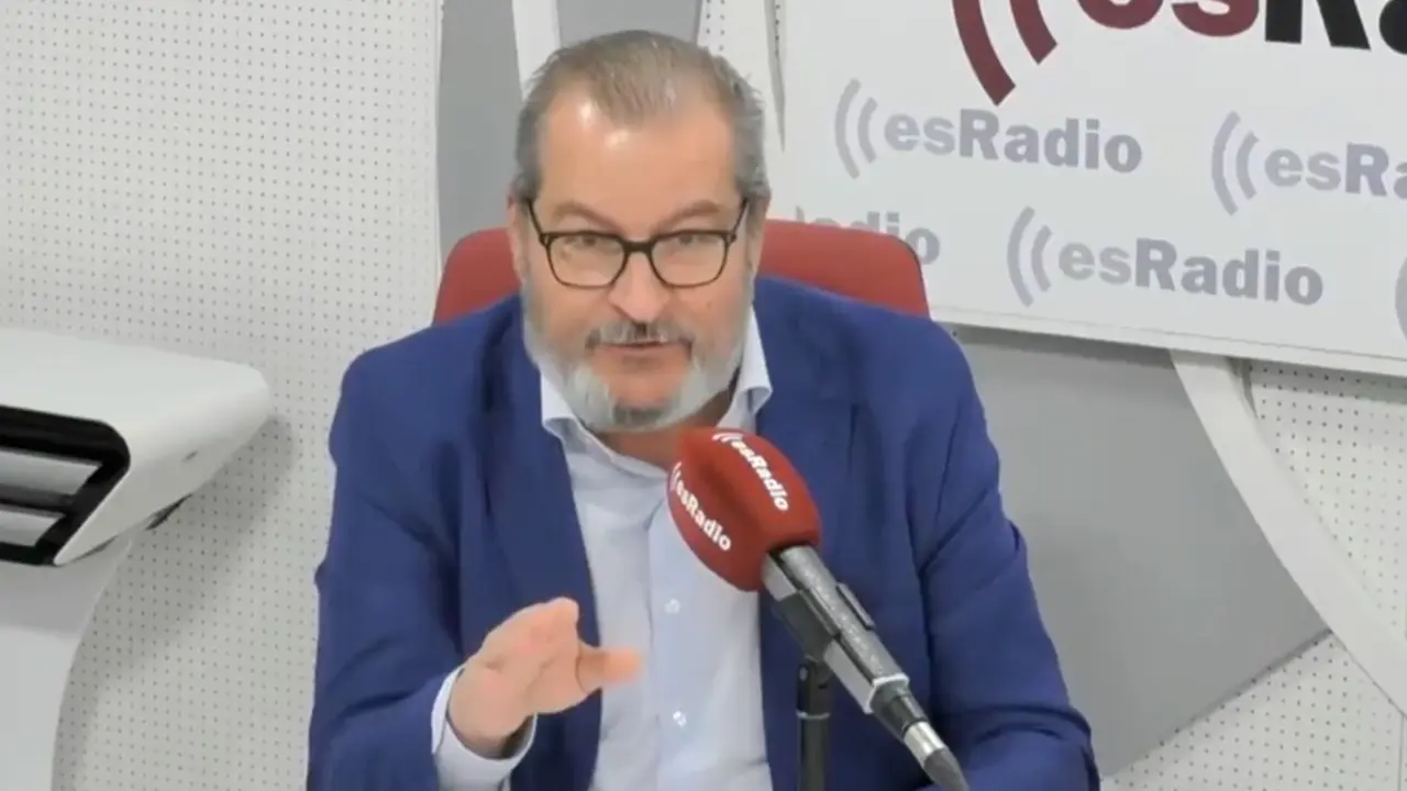 Fernando L&aacute;zaro durante una entrevista en EsRadio. / X