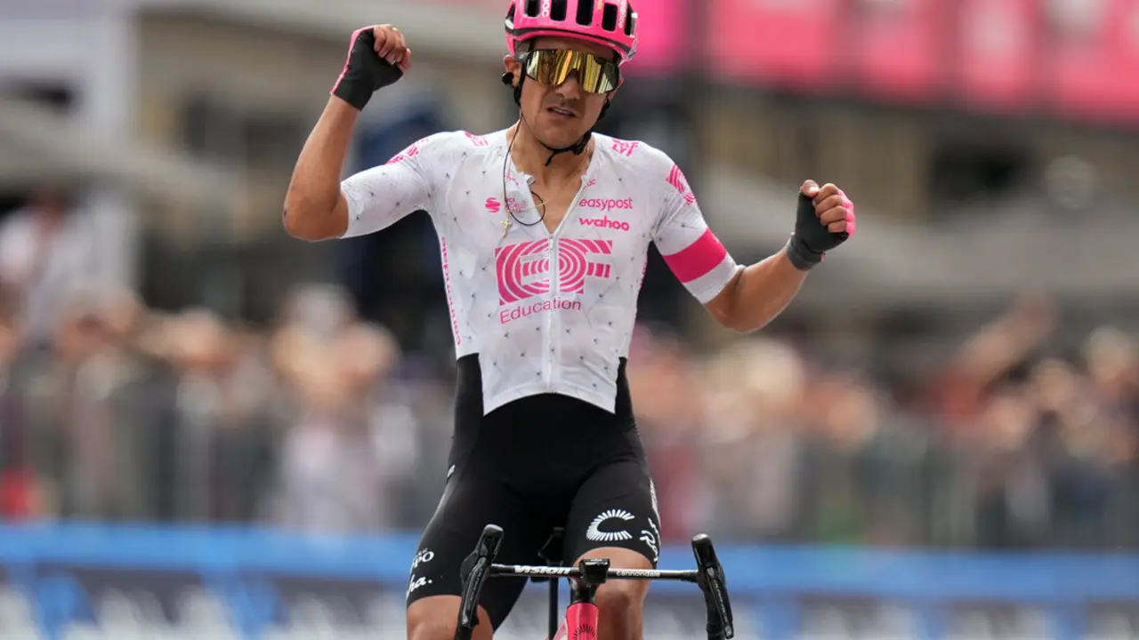 El ciclista ecuatoriano, Richard Carapaz, durante el Giro. / Fabio Ferrari