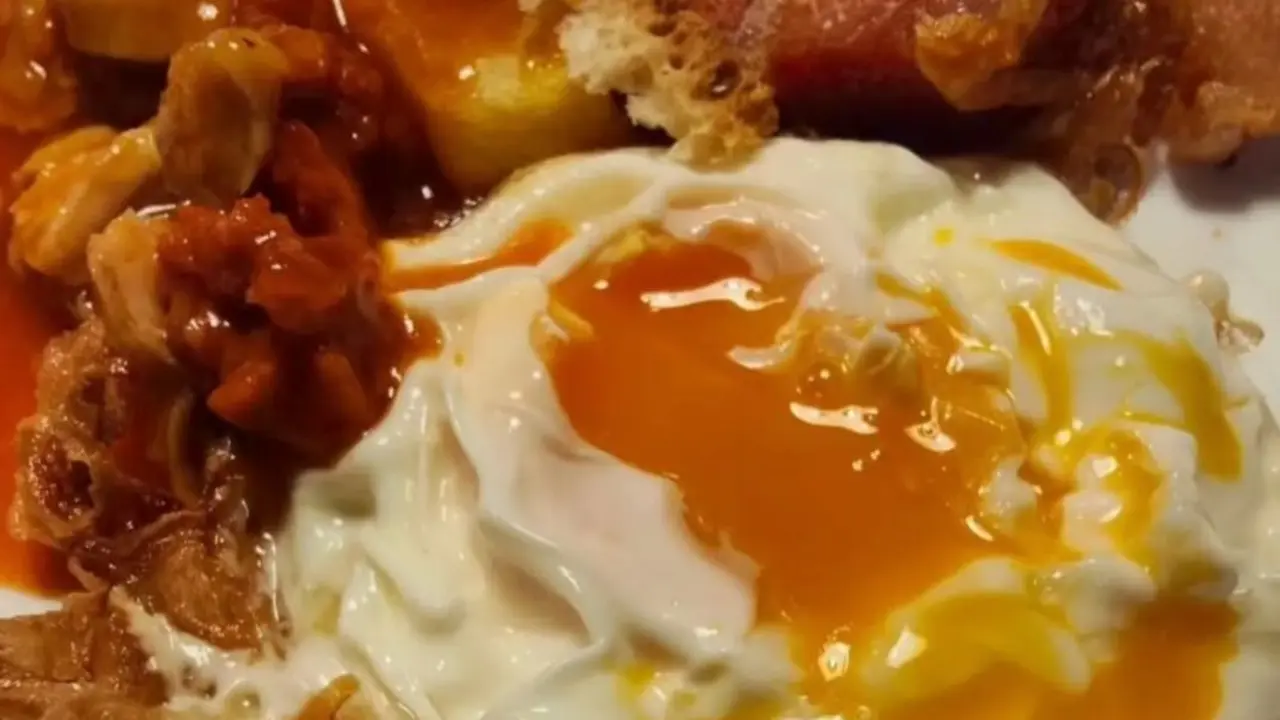 La comida de este restaurante es una de las m&aacute;s elegidas por los turistas. / T.C.