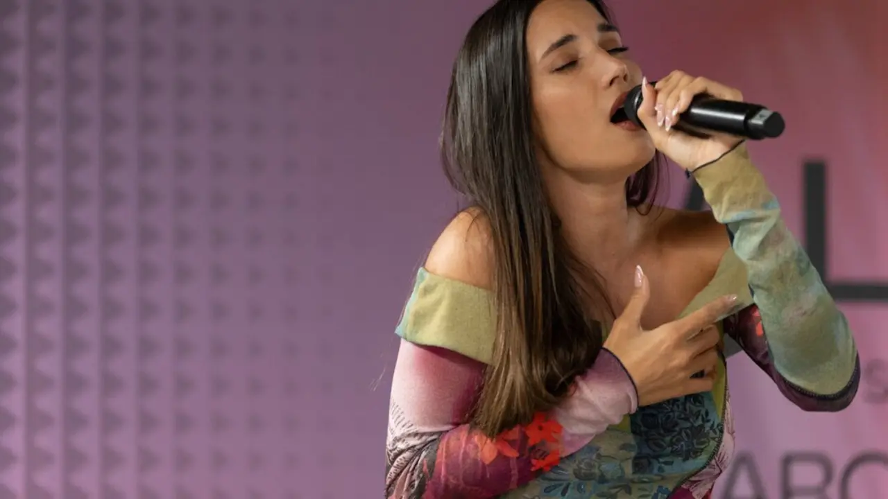 India Mart&iacute;nez fusiona flamenco y m&uacute;sica regional mexicana en su nuevo &aacute;lbum Aguachile. / EP