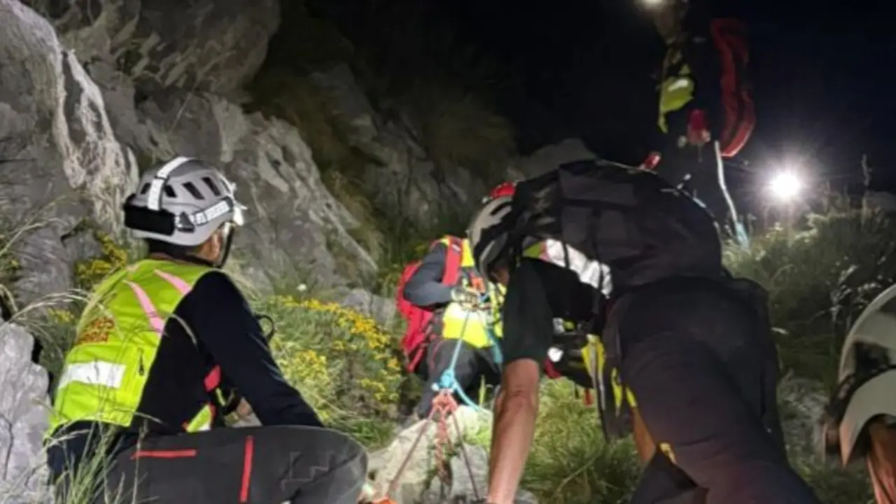 Momento del rescate del senderista. / 112 Cantabria