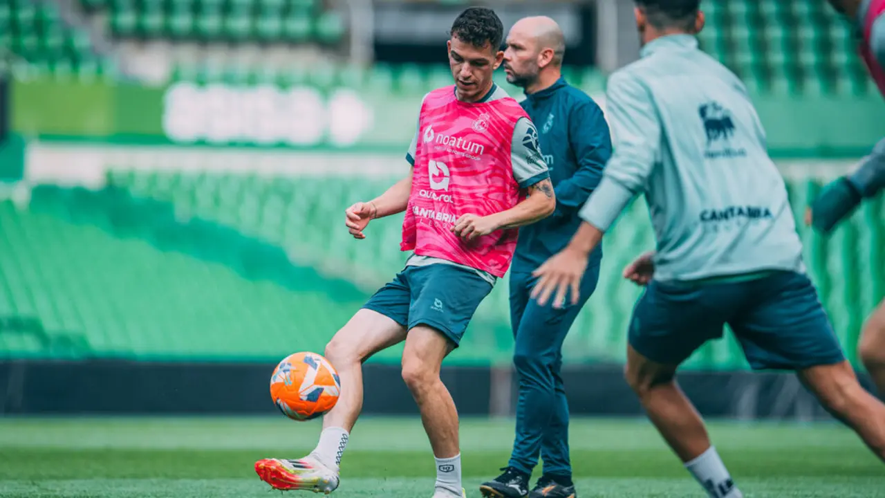 Vicente durante un entrenamiento en El Sardinero. / RRC