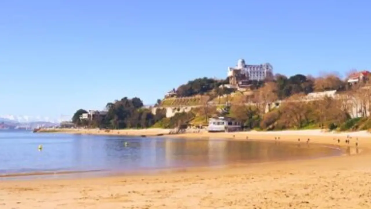 Playa de Los Peligros en Santander. / A.S.