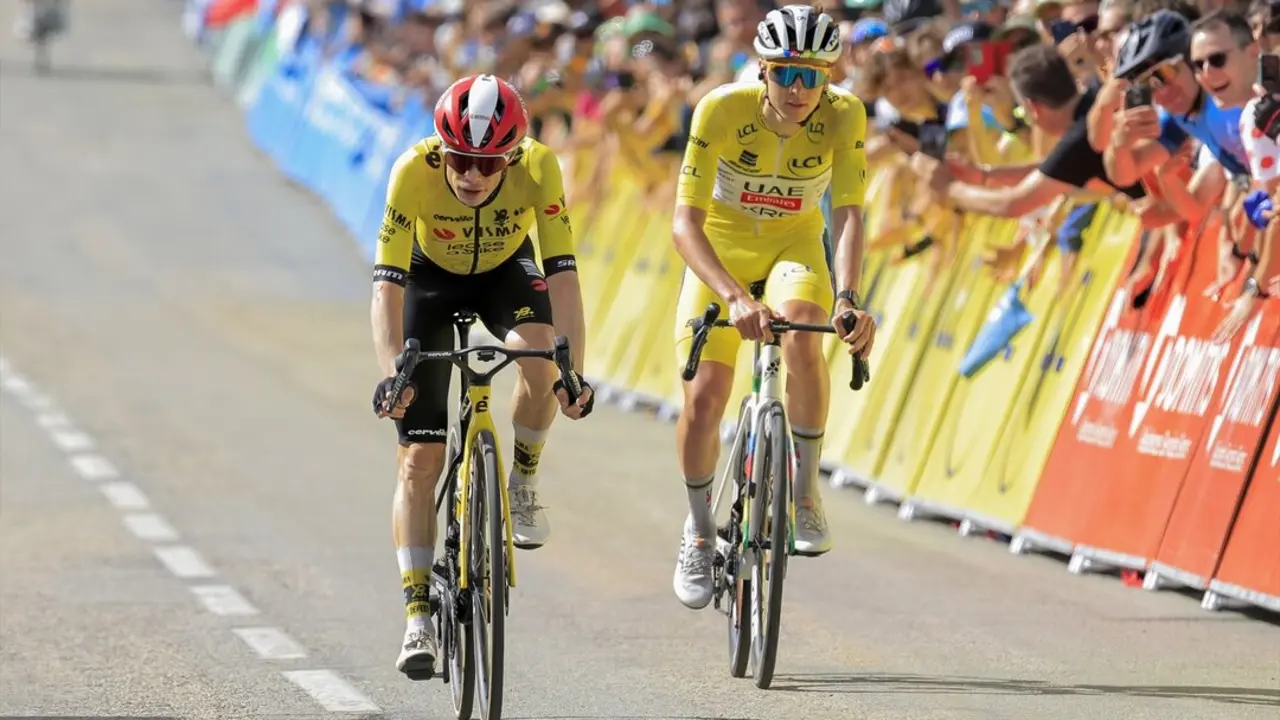 Jonas Vingegaard y Tadej Pogacar durante la Dauphin&eacute;. / EP