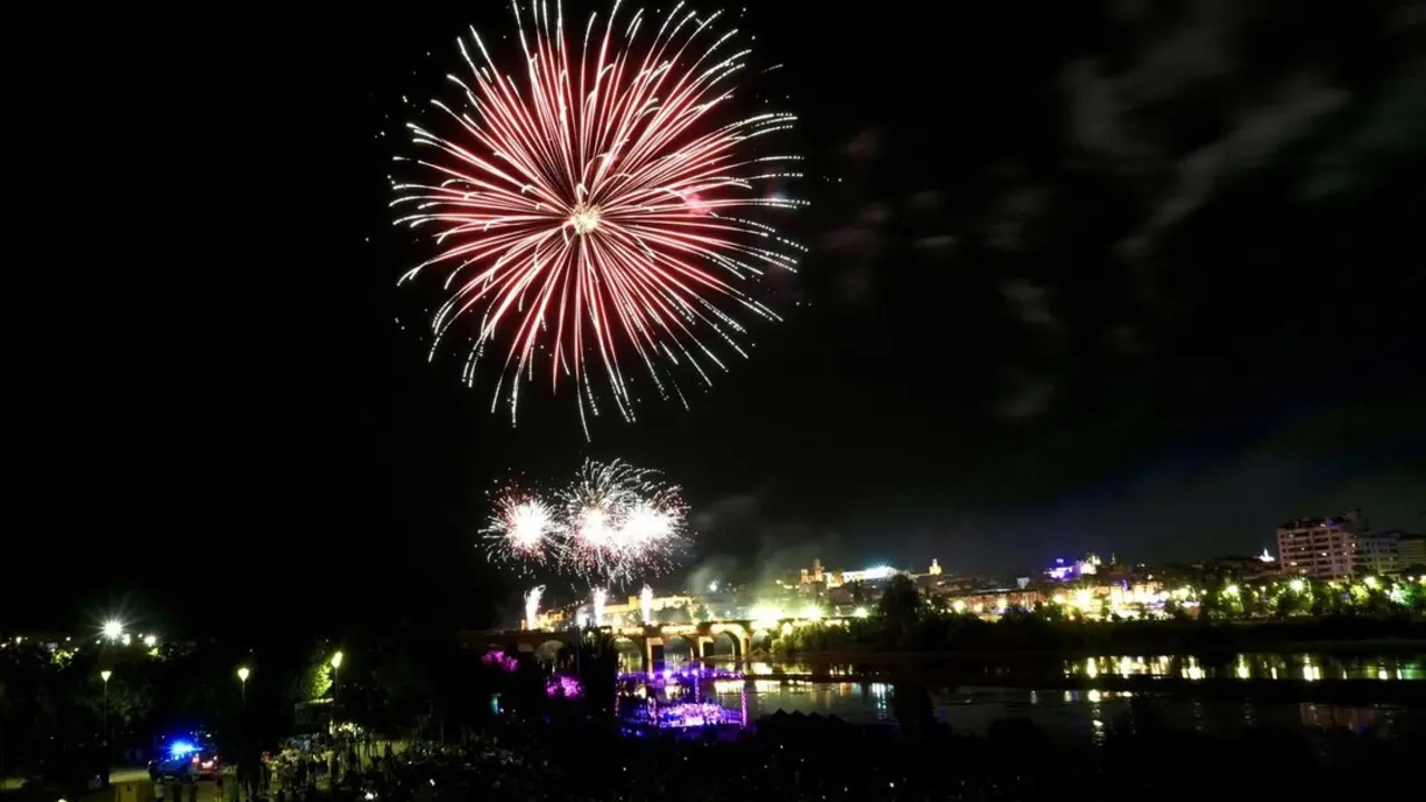 Fuegos artificiales en la noche de San Juan. / EP / Archivo