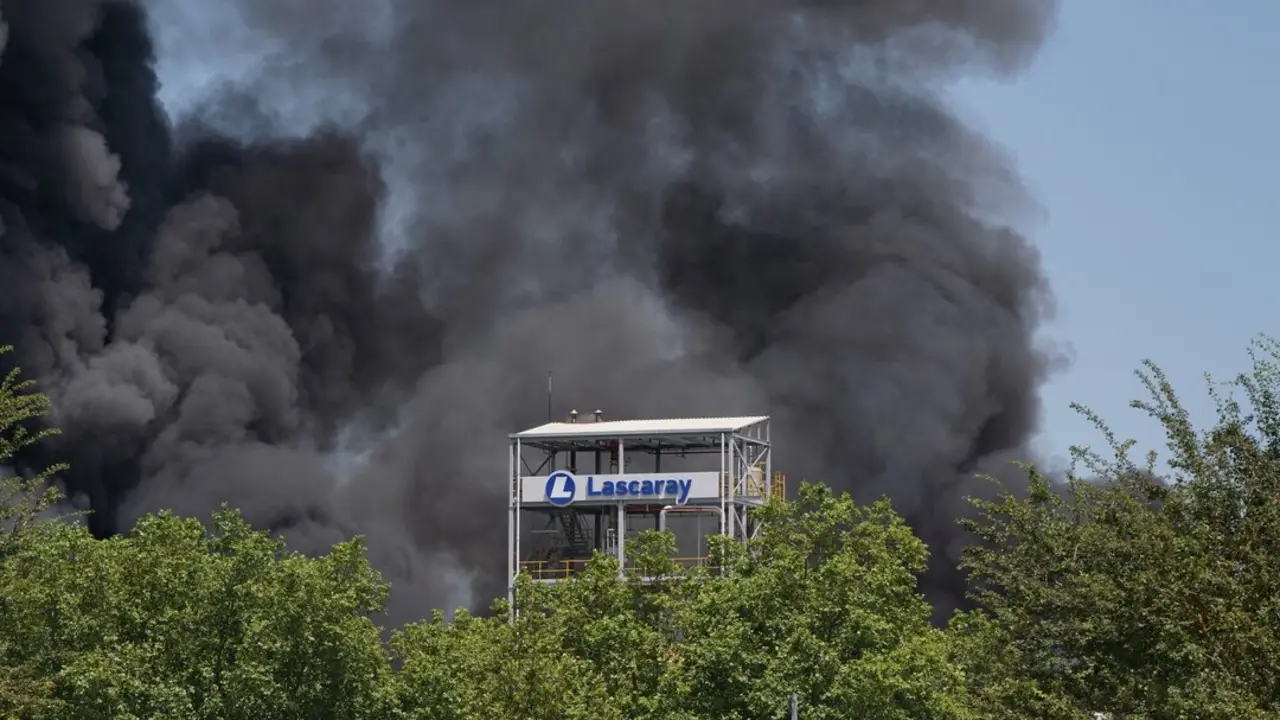 Incendio en una f&aacute;brica de Vitoria. / EP