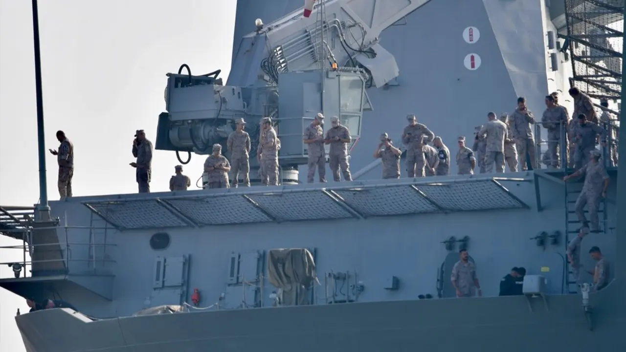 La Princesa Leonor ha llegado a bordo de la fragata Blas de Lezo a Ceuta, en la que realiza su formaci&oacute;n naval. / Alejandro Castillo