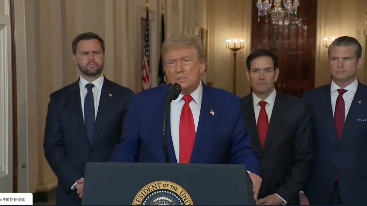 Donald Trump informa sobre el ataque a Ir&aacute;n desde la Casa Blanca. / X