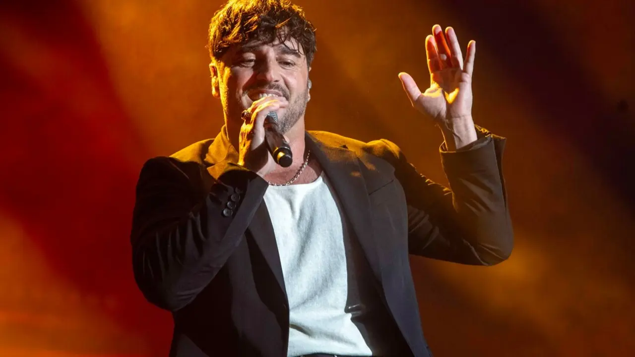 David Bustamante durante el concierto en Malia&ntilde;o. / A.C.