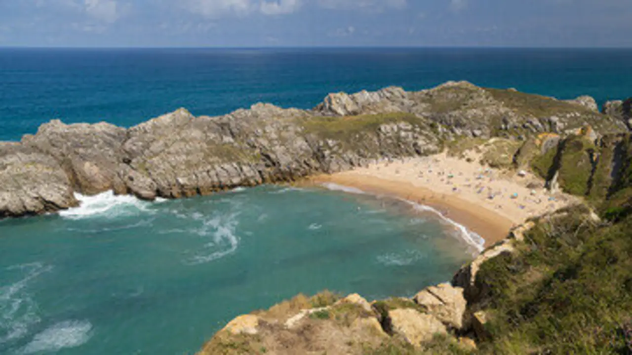 Playa de Somocuevas en Cantabria. / A.S.P