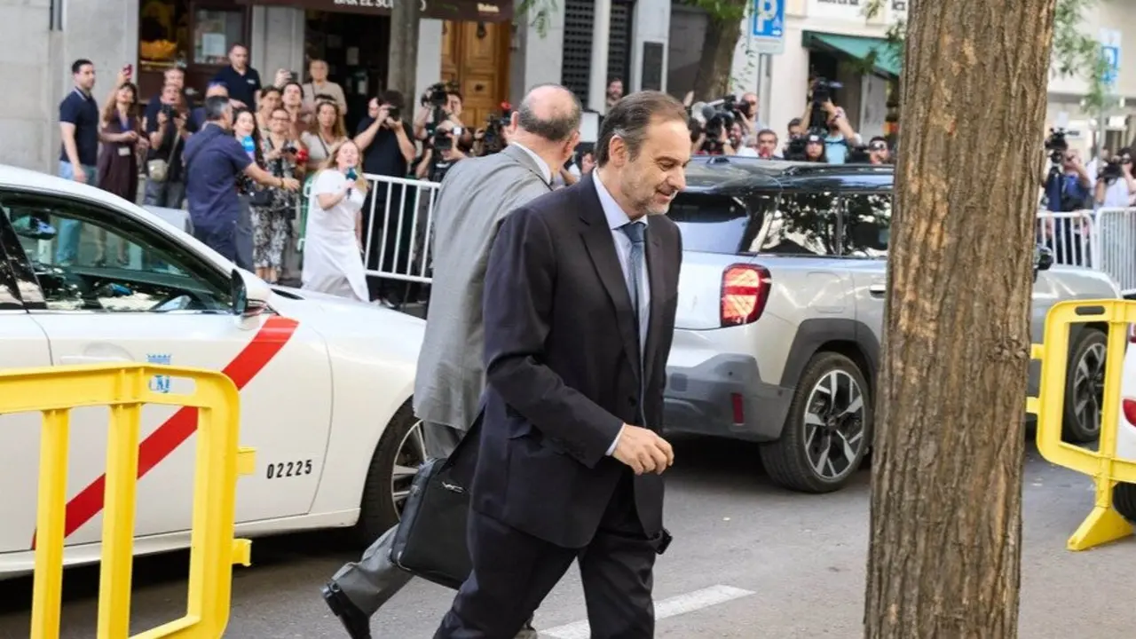 El exministro de Transportes Jos&eacute; Luis &Aacute;balos a su llegada al Tribunal Supremo. / Jes&uacute;s Hell&iacute;n