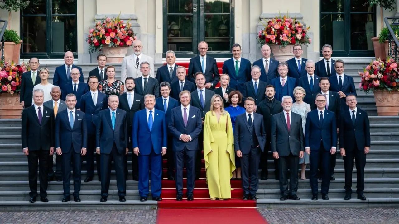 Los jefes de Estado y de Gobierno de la OTAN con los Reyes de los Pa&iacute;ses Bajos. / Casa Real Pa&iacute;ses Bajos