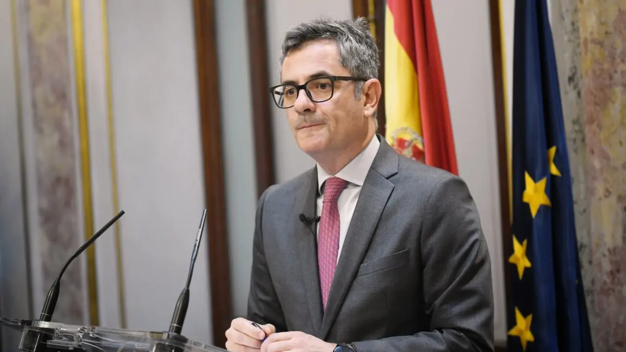 El ministro de Presidencia, Justicia y Relaciones con las Cortes, F&eacute;lix Bola&ntilde;os, durante su comparecencia ante los medios. / Fernando S&aacute;nchez