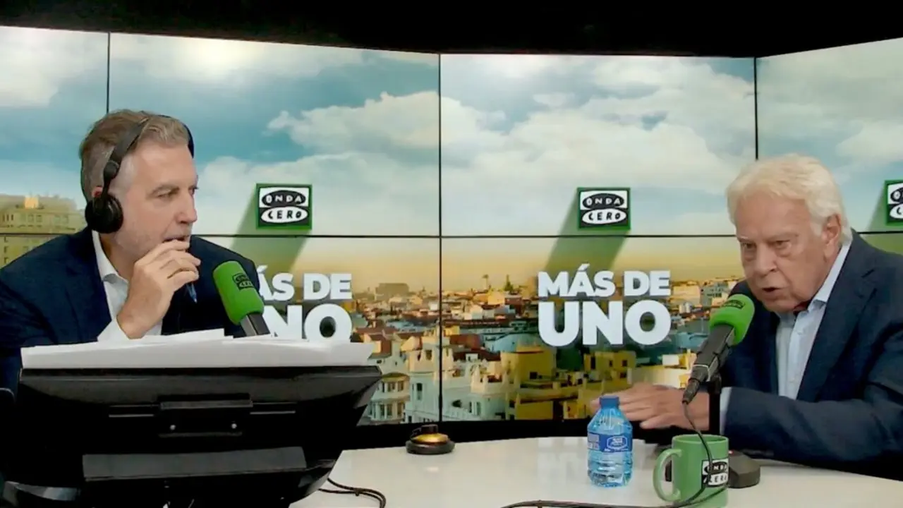 Felipe Gonz&aacute;lez con Alsina durante la entrevista. / X