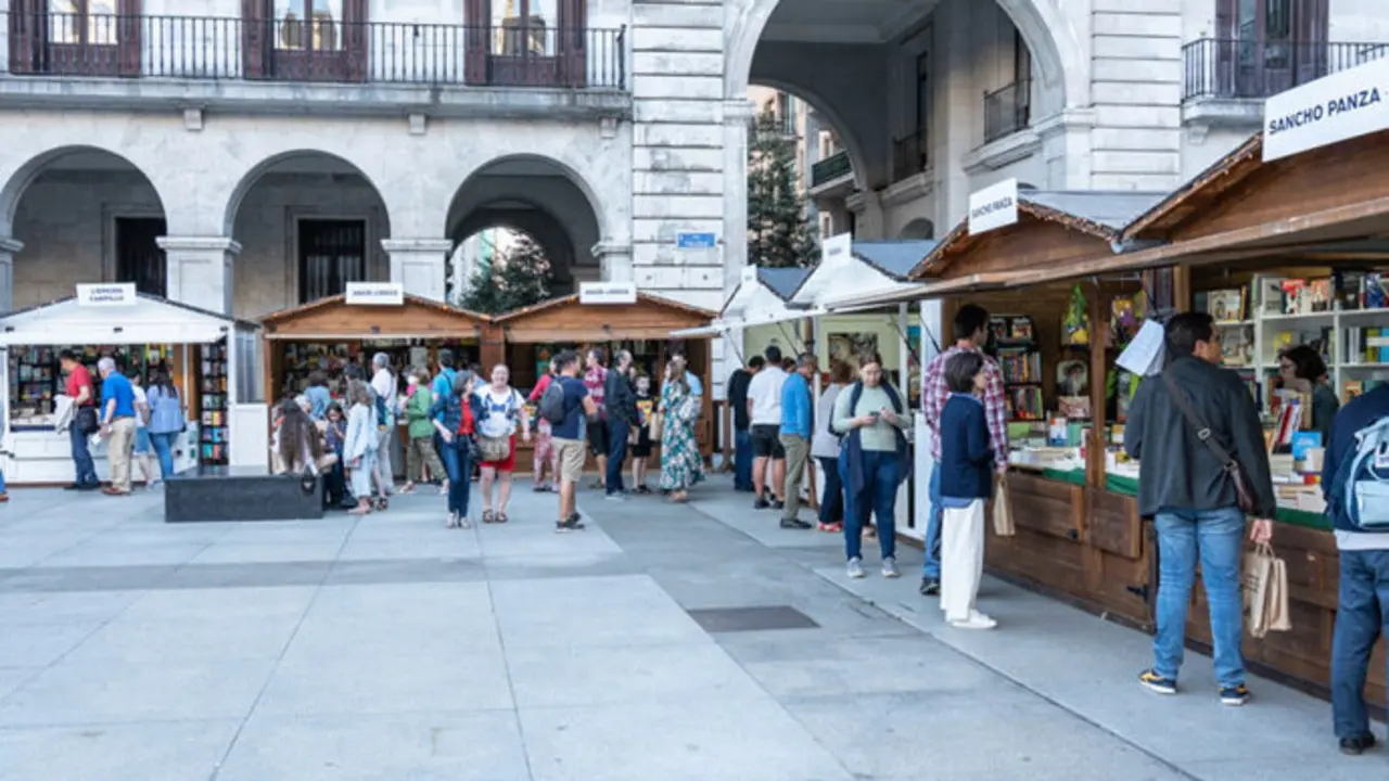 La Feria del Libro de Santander en una edici&oacute;n anterior. / x
