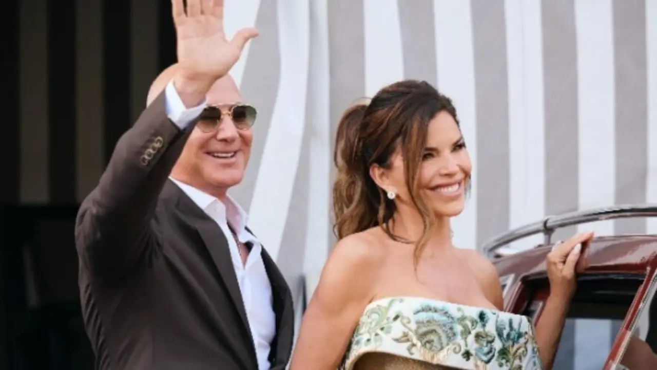 Jeff Bezos y Lauren S&aacute;nchez. / X