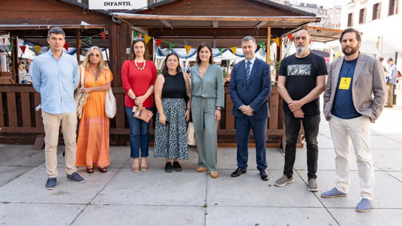 Autoridades y organizadores dan inicio a la nueva edici&oacute;n de Felisa en la Plaza Porticada. / x