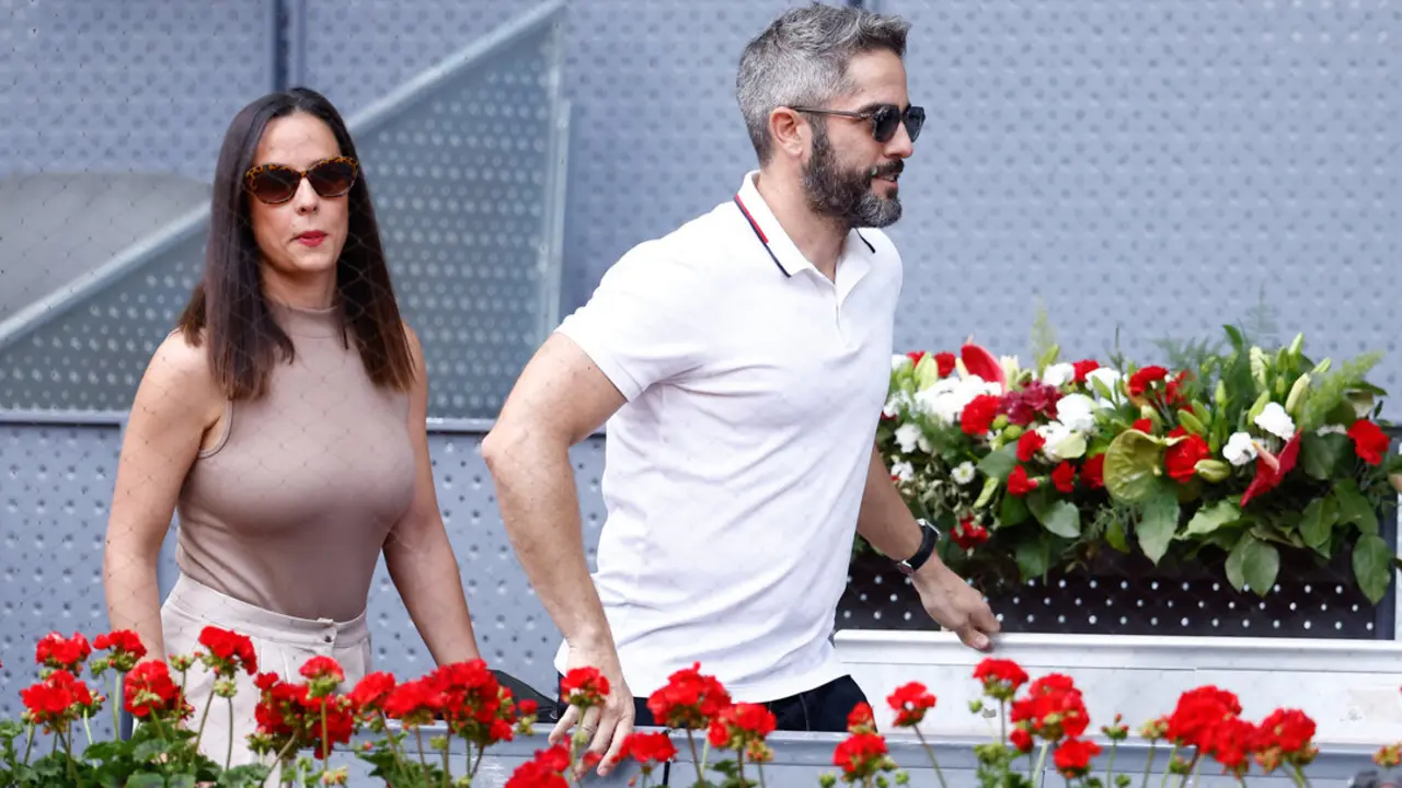 Roberto Leal y Sara Rubio han pasado unos d&iacute;as de descanso junto a sus hijos en C&aacute;diz. / EP