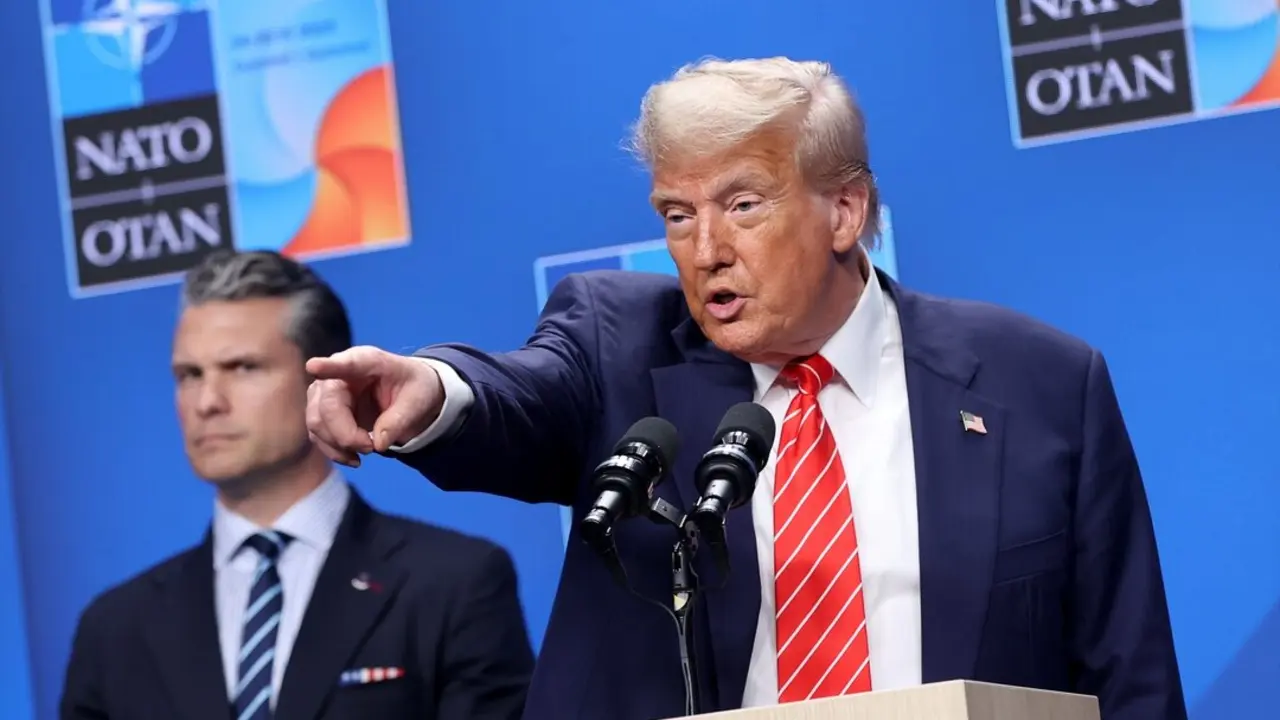 El presidente de Estados Unidos, Donald Trump, asiste a una conferencia de prensa despu&eacute;s de la cumbre de la OTAN en La Haya, Pa&iacute;ses Bajos. / EP