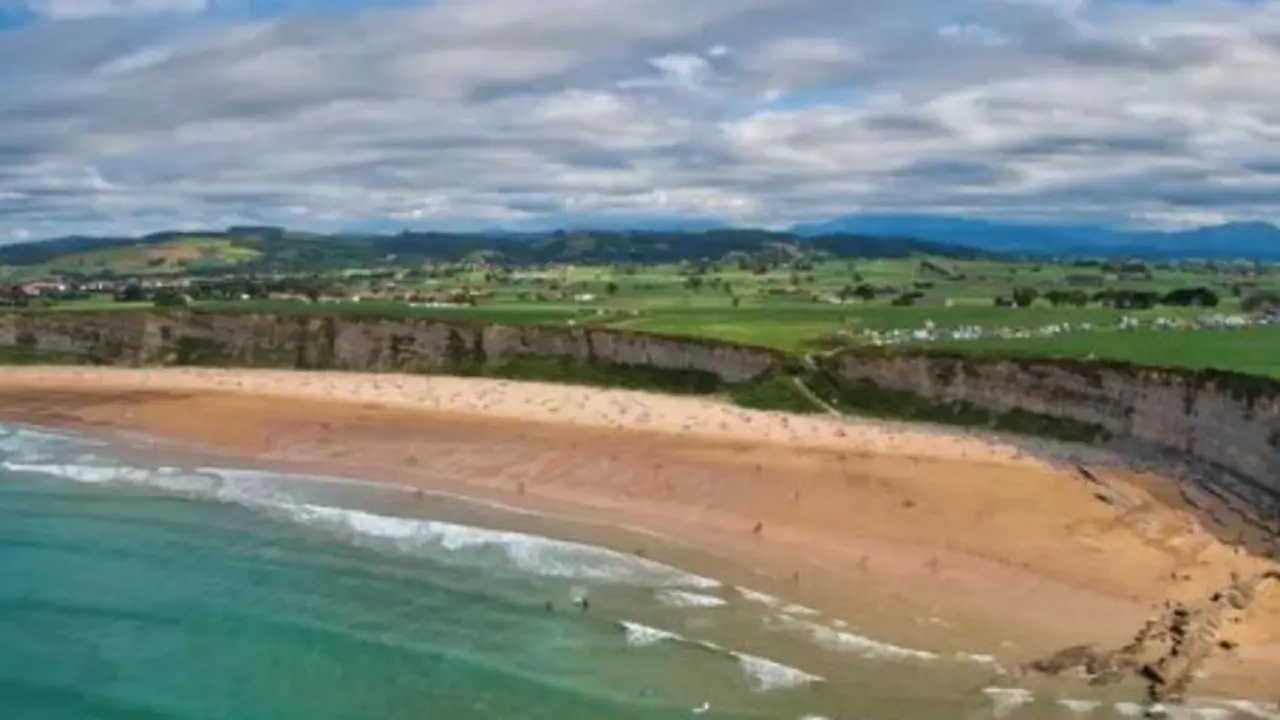 Vista de la playa de Langre. / A.S.