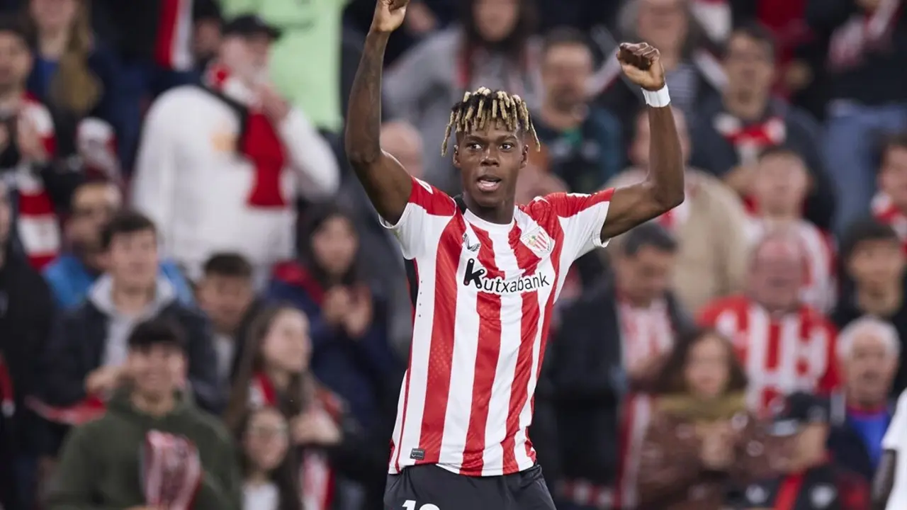 Nico Williams durante un partido con el Athletic contra el Rayo Vallecano. / EP