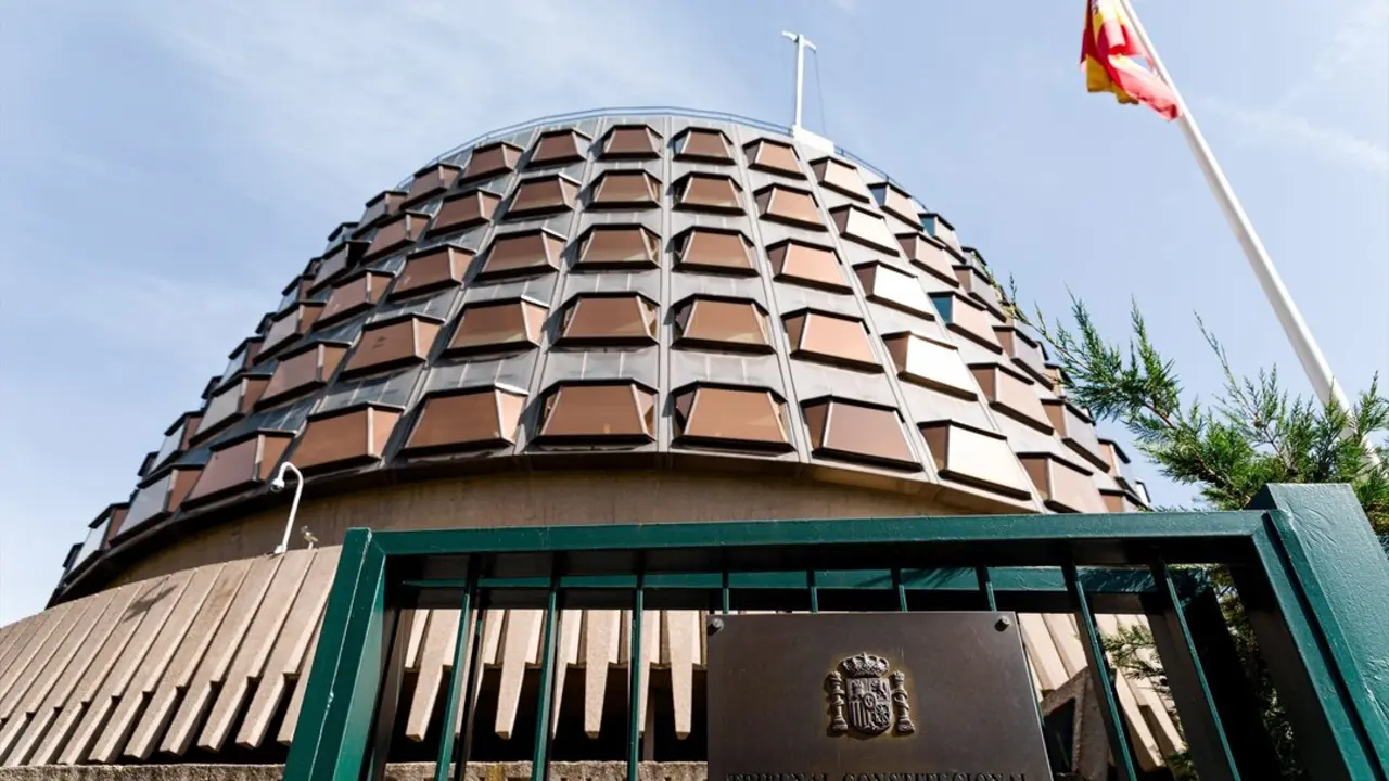 Exterior del Tribunal Constitucional. / Carlos Luj&aacute;n