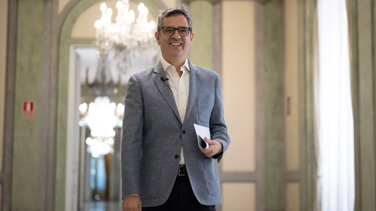 El ministro de la Presidencia, Justicia y Relaciones con las Cortes, F&eacute;lix Bola&ntilde;os, a su llegada a una rueda de prensa. / Alejandro Mart&iacute;nez V&eacute;lez