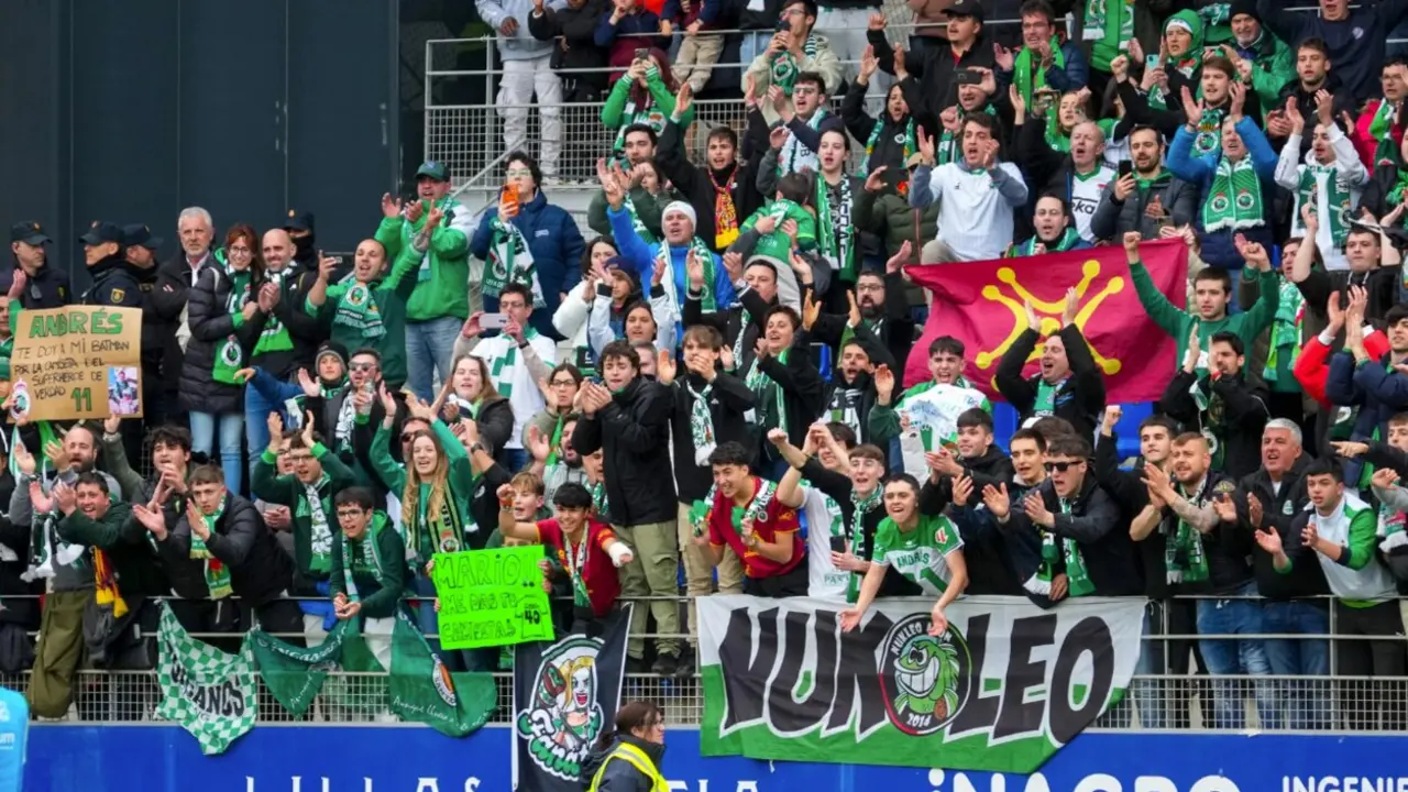 Algunos aficionados durante un desplazamiento en la temporada pasada. / RRC