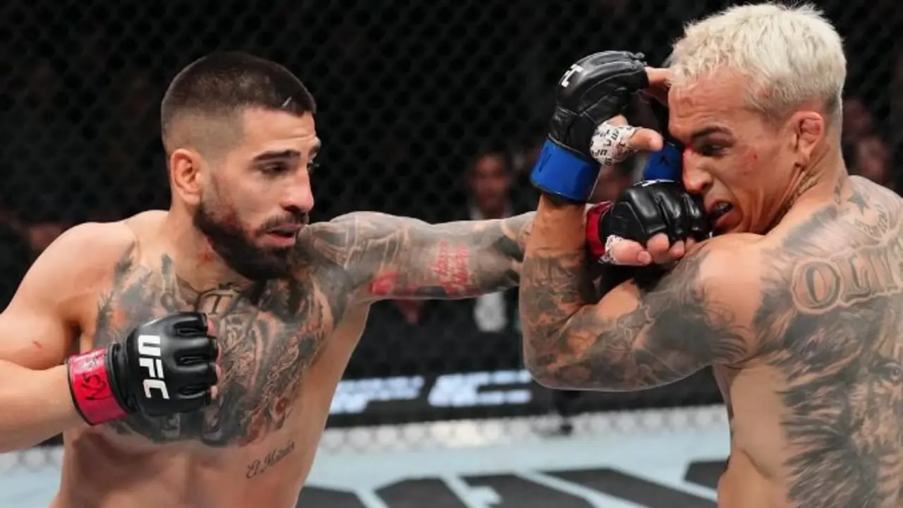 Moment en el que Topuria noquea a Oliveira. / UFC
