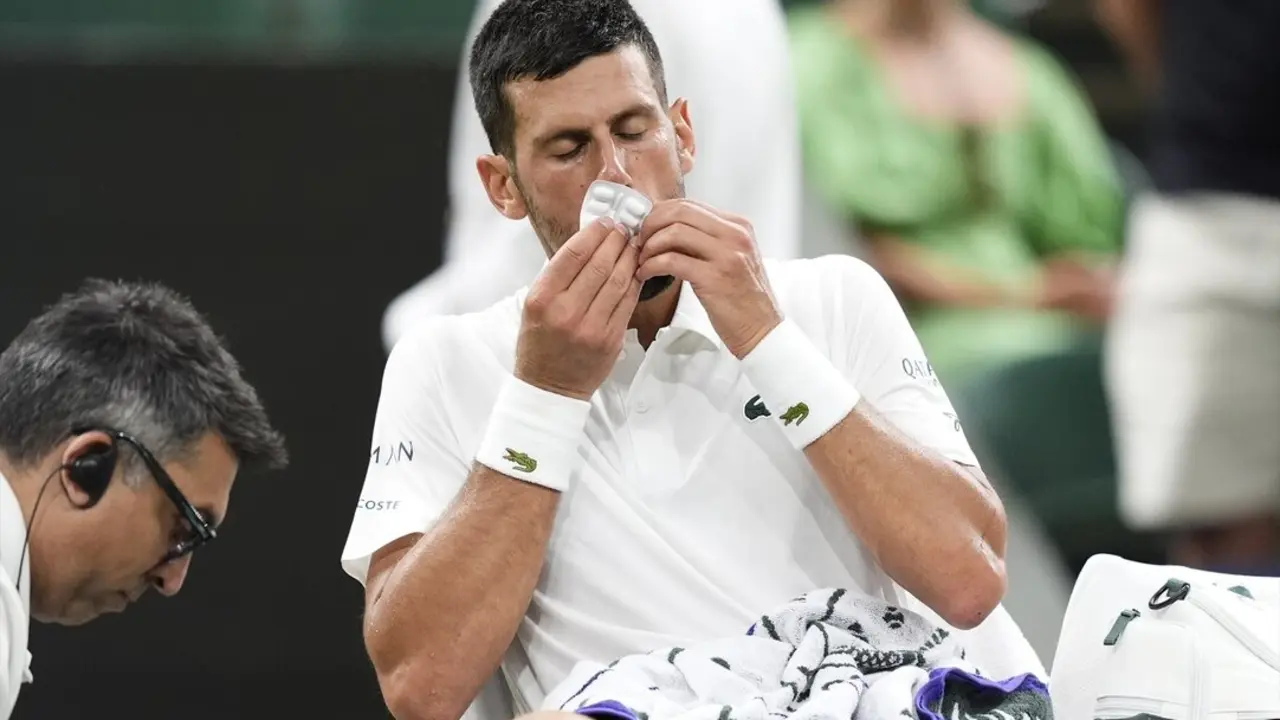 El tenista serbio, Nocak Djokovic, durante su debut en Wimbledon ante Muller. / Jordan Pettitt