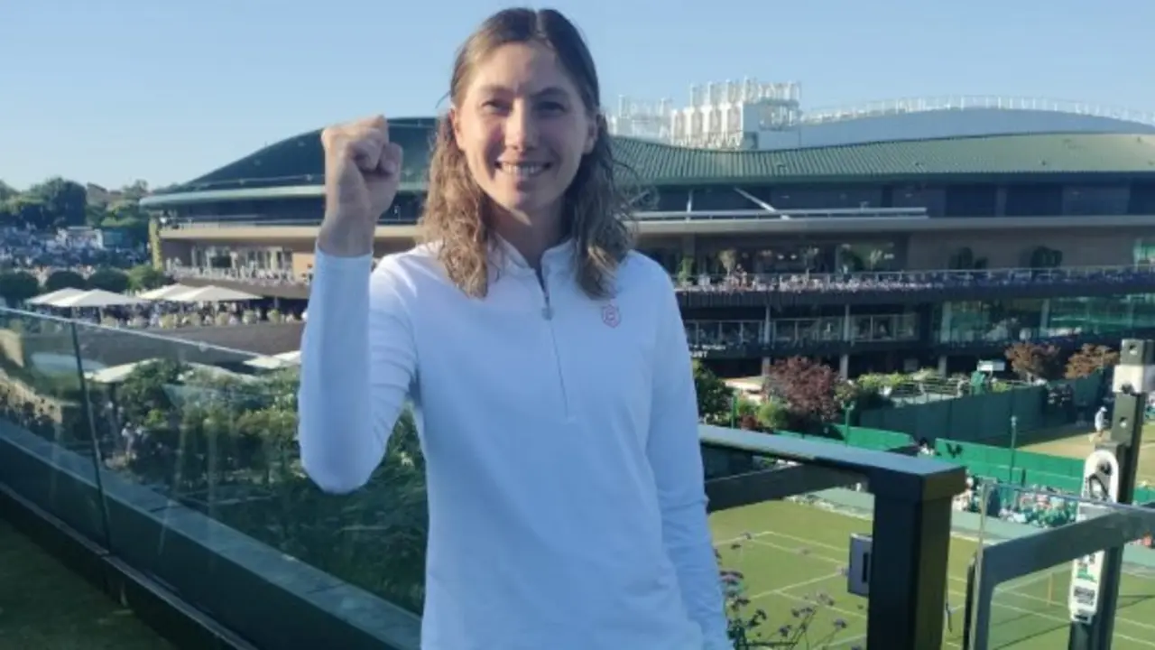 Cristina Bucsa celebra tras meterse en tercera ronda. / WTA