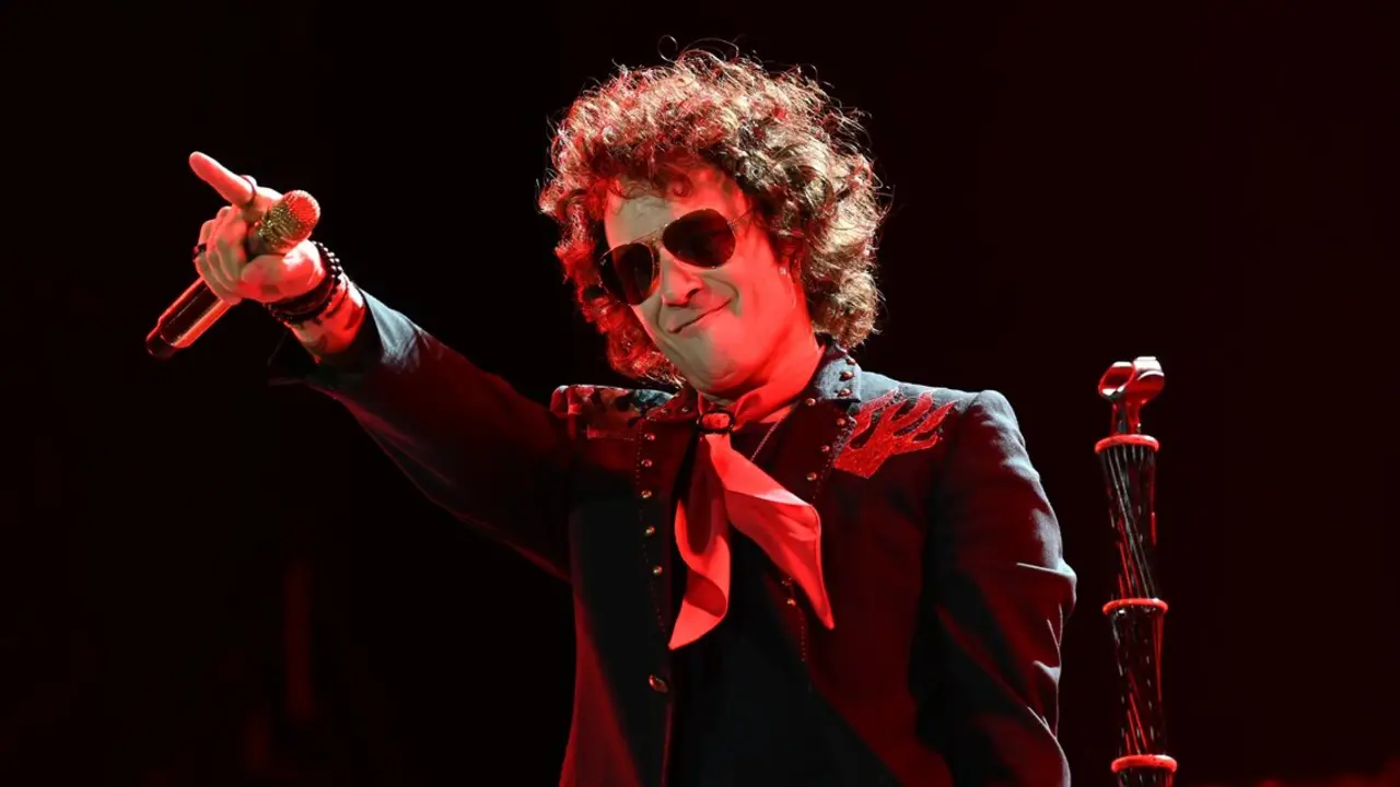 Enrique Bunbury interrumpi&oacute; un concierto en Quito por un espectador que grababa continuamente. / EP