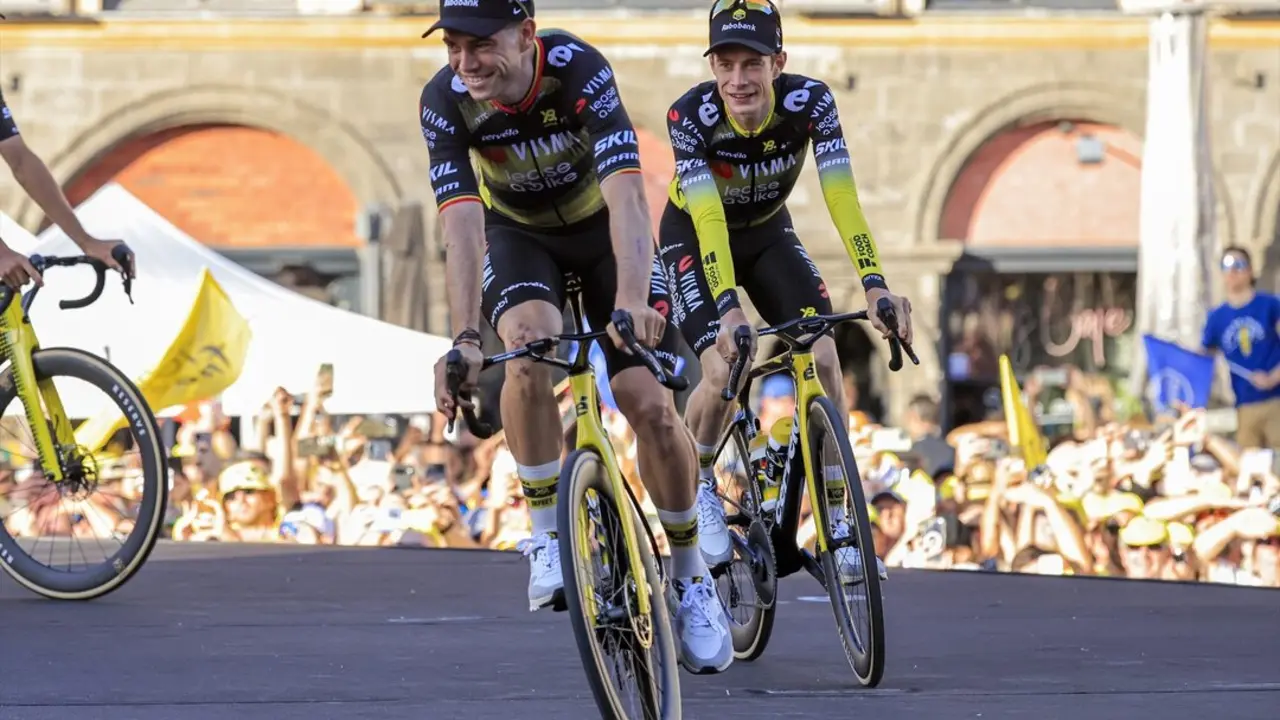 Wout Van Aert y Jonas Vingegaard del Team Visma. / EP