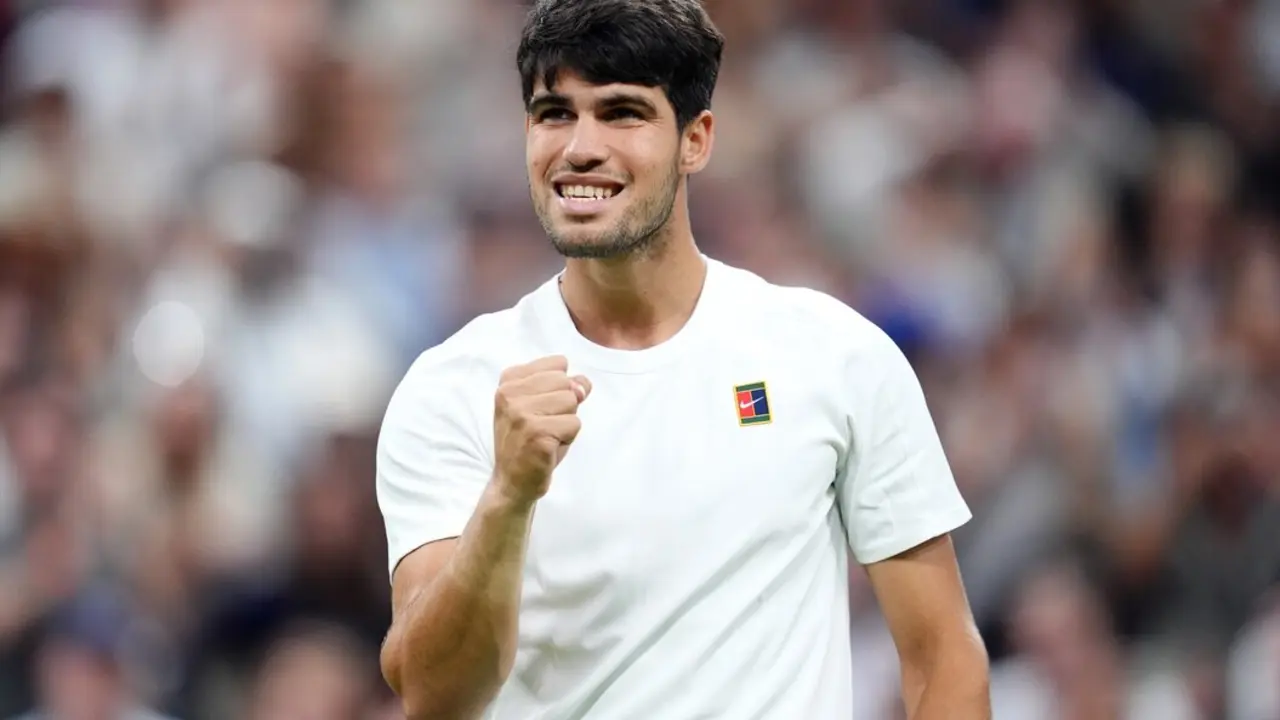 Carlos Alcaraz celebra tras vencer a Rublev. / Adam Davy