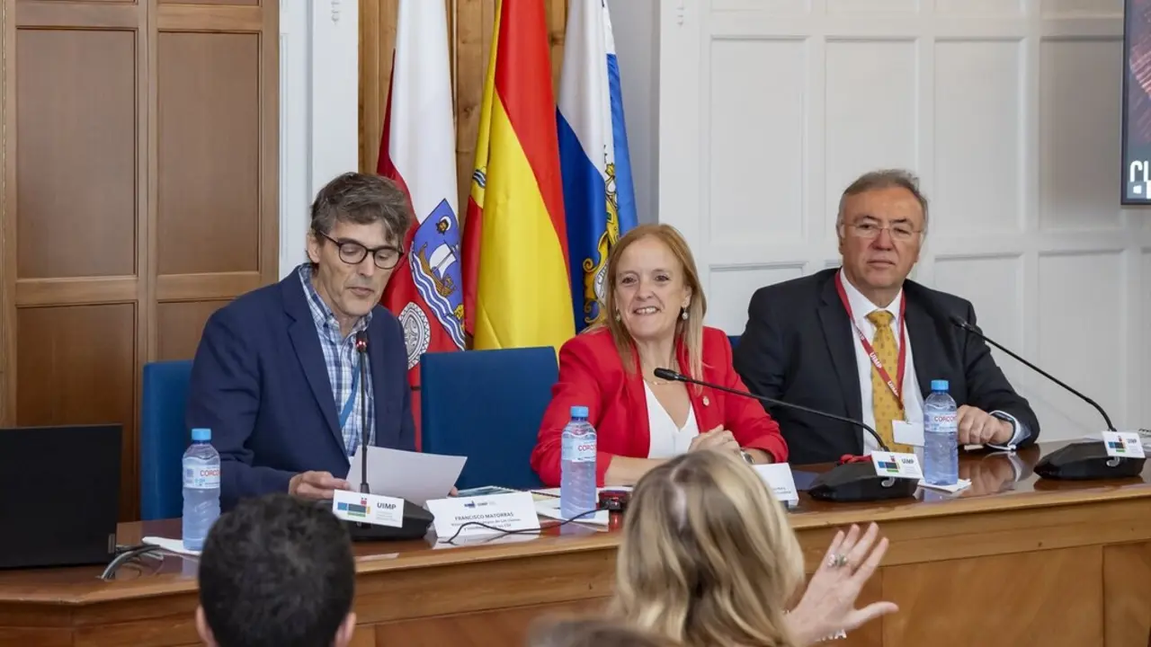 La consejera de Presidencia, Justicia, Seguridad y Simplificaci&oacute;n Administrativa, Isabel Urrutia, inaugura el encuentro 'Simplificaci&oacute;n Administrativa: experiencias vanguardistas'. / A.E.