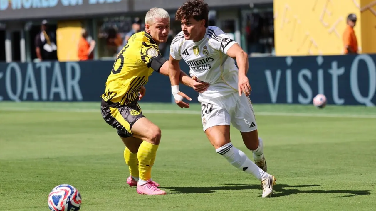 Fran Garc&iacute;a durante el partido del Mundial de Clubes ante el Borussia Dortmund. / David Klein
