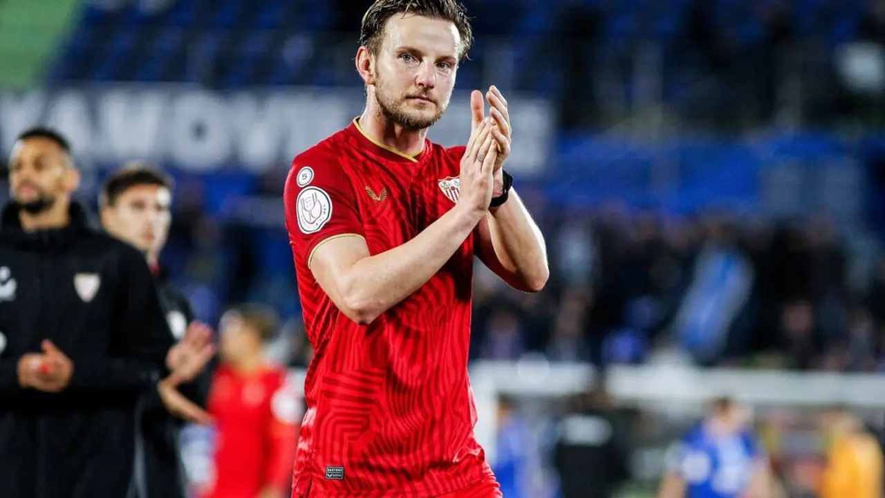 Iv&aacute;n Rakitic durante un partido con el Sevilla. / EP