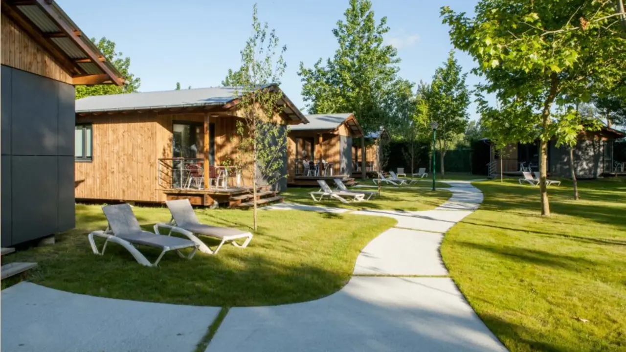 Bungalows del camping de Laredo. / C.L.