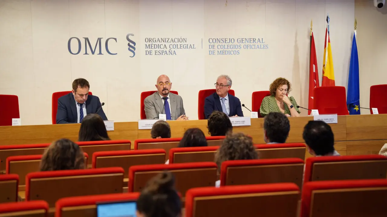 El consejero de Salud, C&eacute;sar Pascual, participa en la presentaci&oacute;n de la primera Ley de Salud Digital en Espa&ntilde;a, organizado por Organizaci&oacute;n M&eacute;dica Colegial. / Alerta