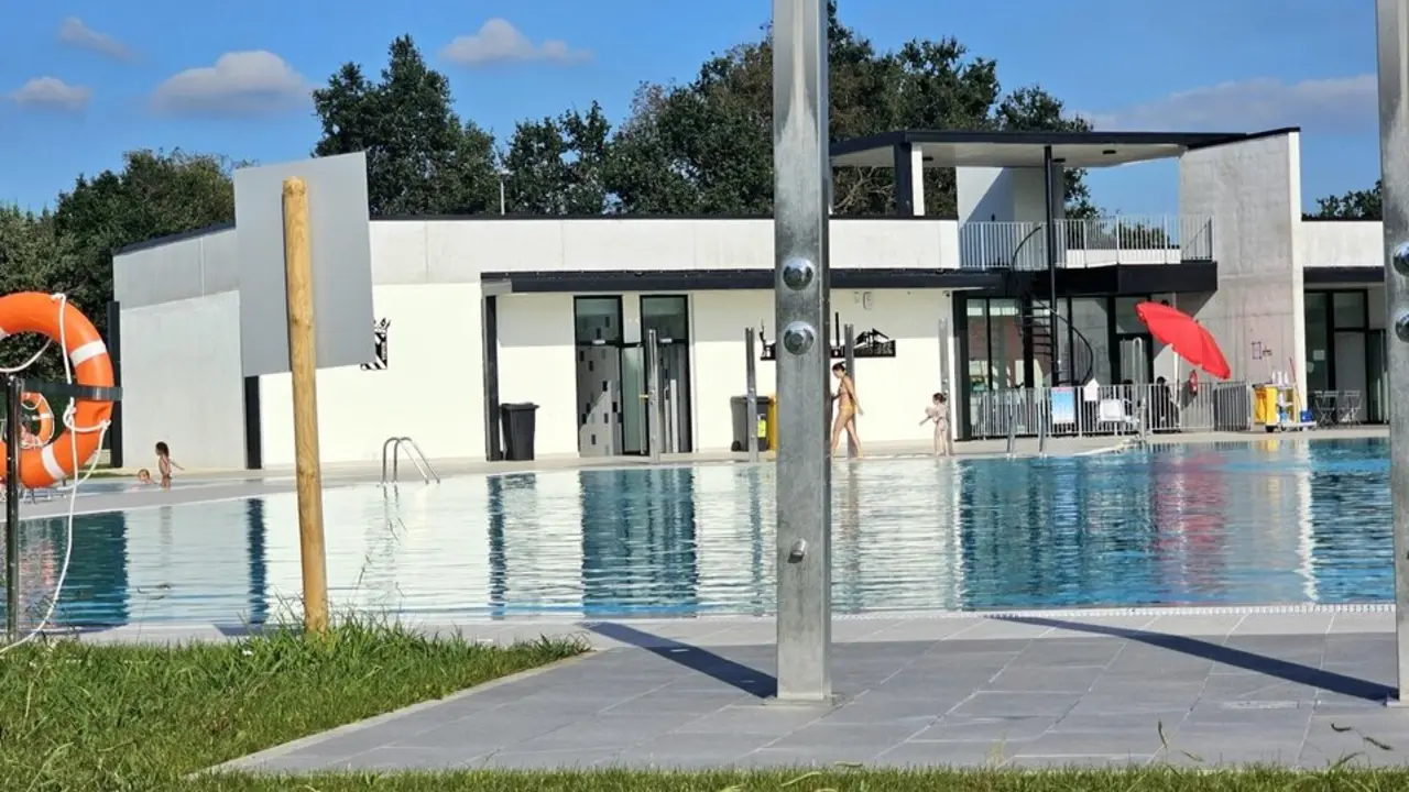 Piscinas de verano de Torrelavega. / A.E.