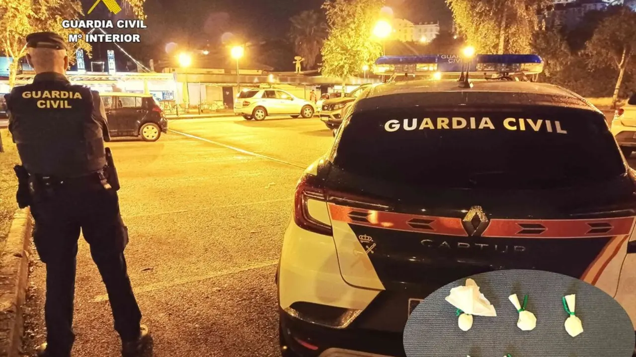 Fotograf&iacute;a de patrulla de la Guardia Civil en servicio de seguridad ciudadana en Suances. / Guardia Civil