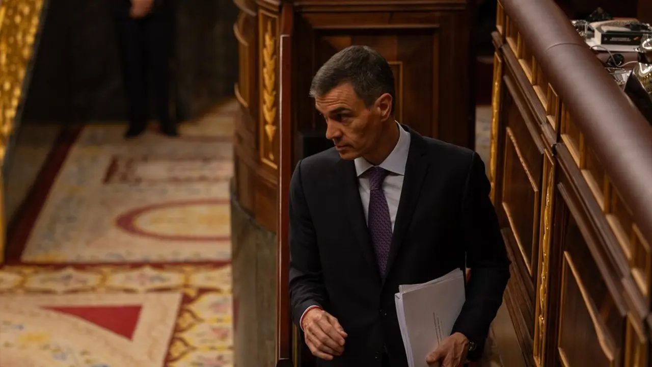 El presidente del Gobierno, Pedro S&aacute;nchez, durante un pleno extraordinario, en el Congreso de los Diputados. / Ananda Manj&oacute;n
