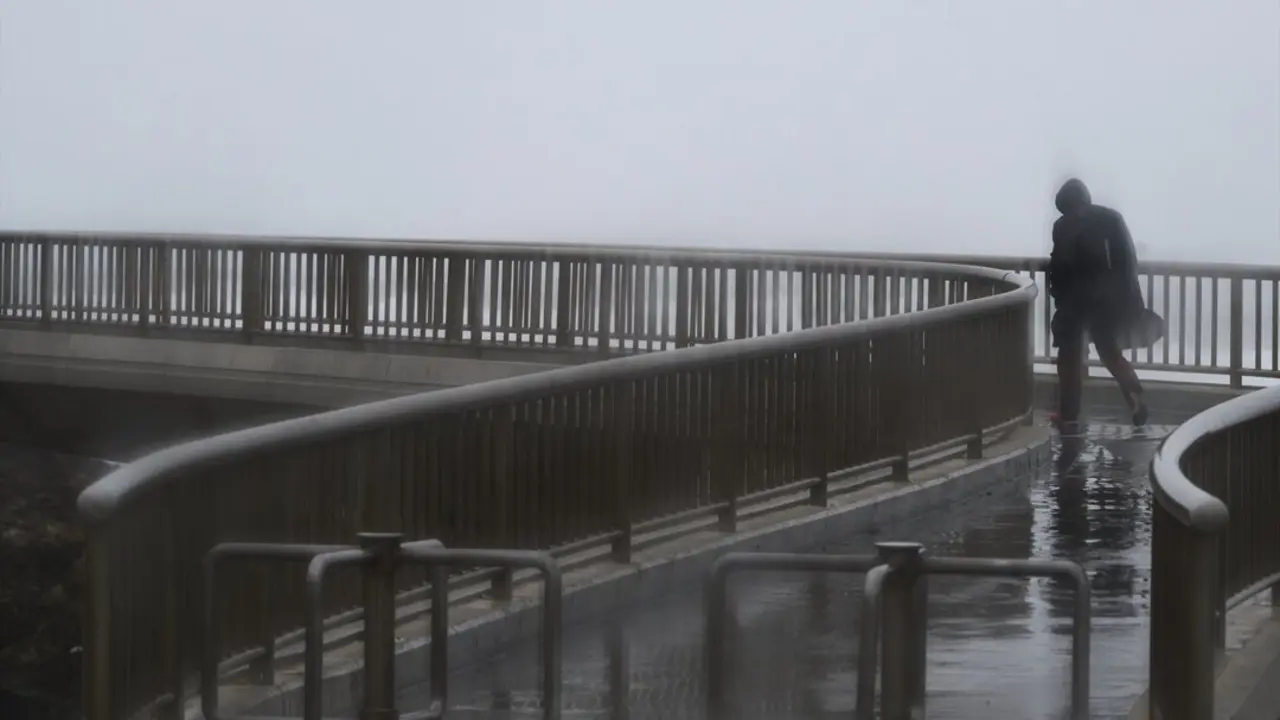 Llegada del temporal mar&iacute;timo de viento y lluvia a Cantabria. / Cesar Ortiz