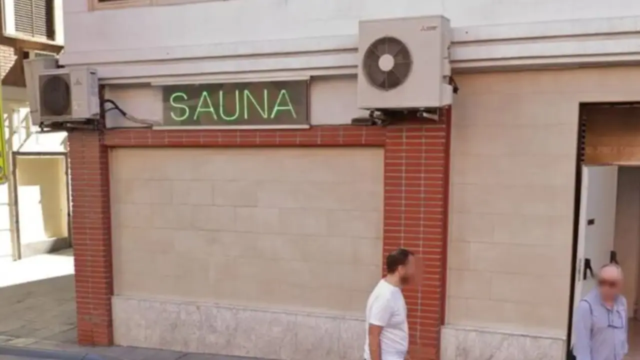 Fachada de la sauna regentada por el padre de Bego&ntilde;a G&oacute;mez. / Google Maps