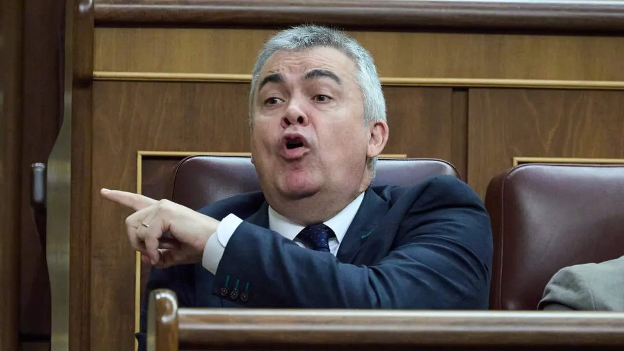 El exsecretario de Organizaci&oacute;n del PSOE, Santos Cerd&aacute;n, durante una sesi&oacute;n plenaria en el Congreso de los Diputados. / Jes&uacute;s Hell&iacute;n