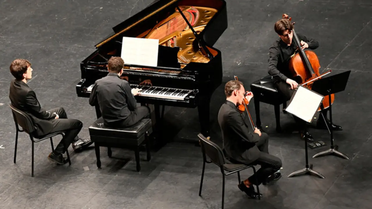 Interpretaci&oacute;n de un obra musical en el Palacio de Festivales. / x
