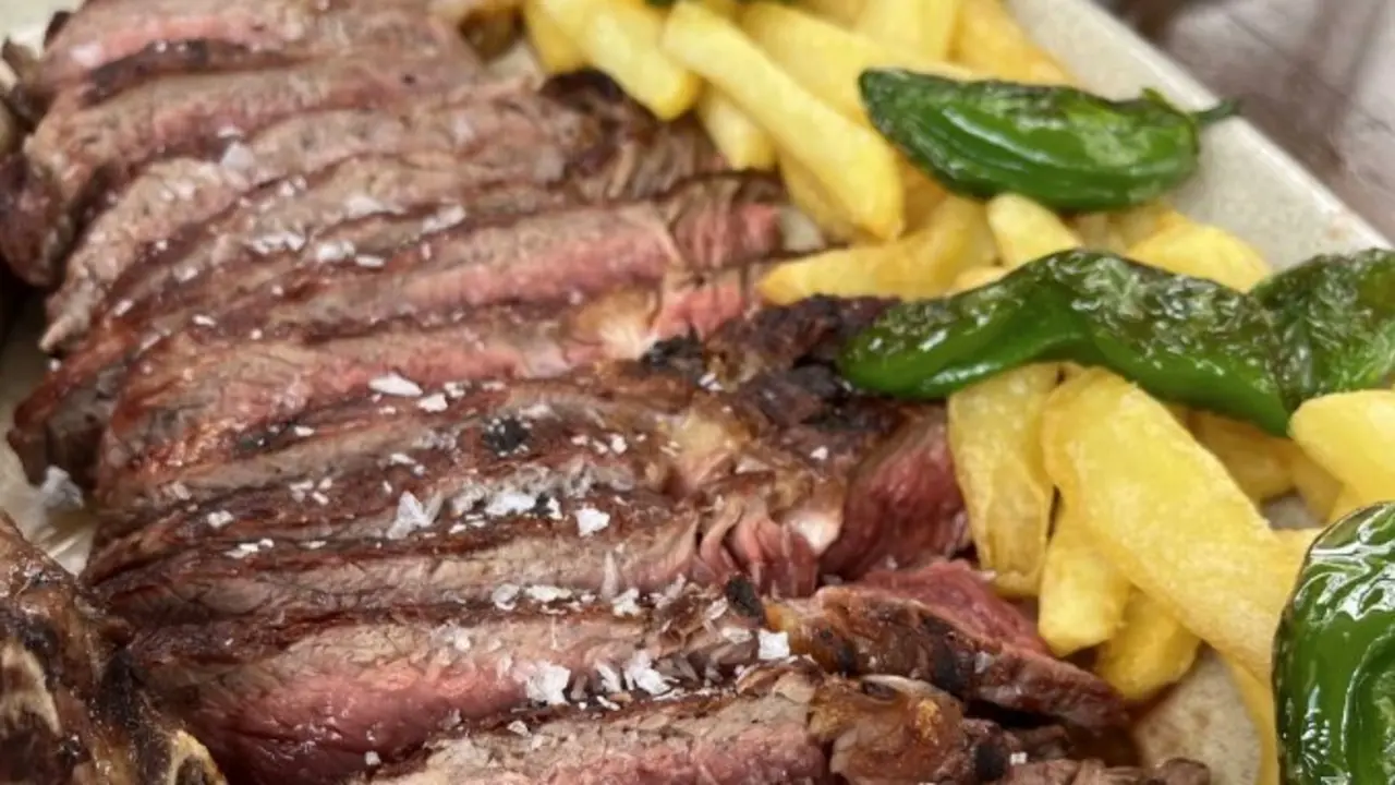 Carne, una de las especialidades del restaurante. / R.B.